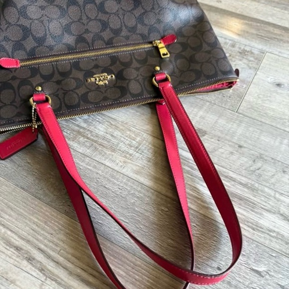 Red Designer Handbag - Picture 5 of 9